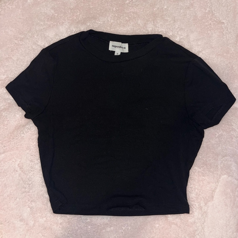 superdown black baby tee